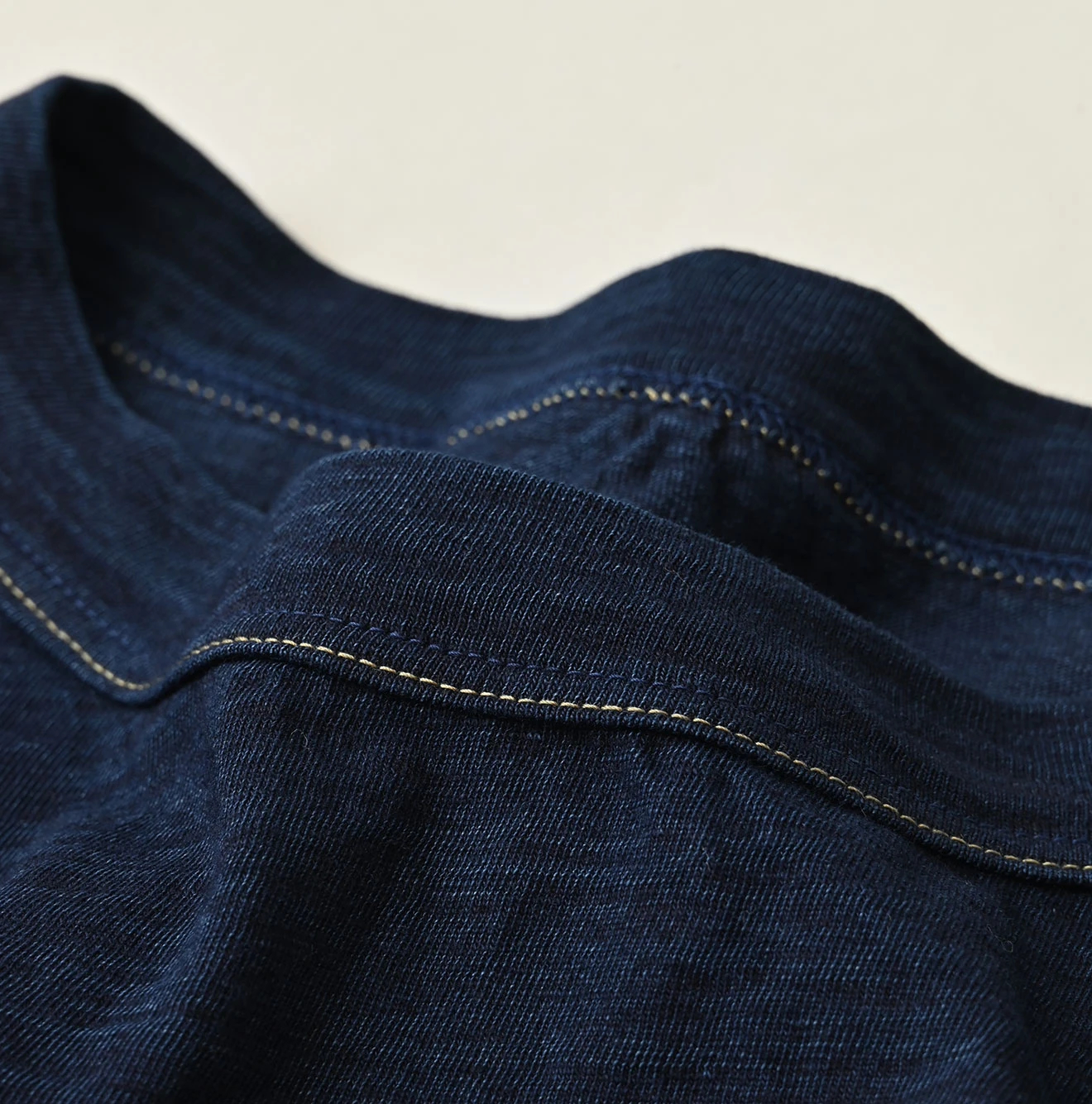 45R(フォーティファイブアール) |ビッグドンキーロゴプリント刺繍の908ビッグスリット比古Tシャツ（インディゴ）