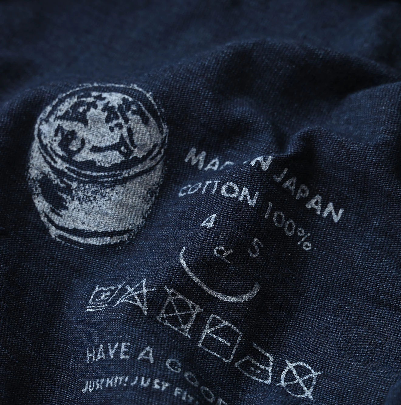 45R(フォーティファイブアール) |ビッグドンキーロゴプリント刺繍の908ビッグスリット比古Tシャツ（インディゴ）