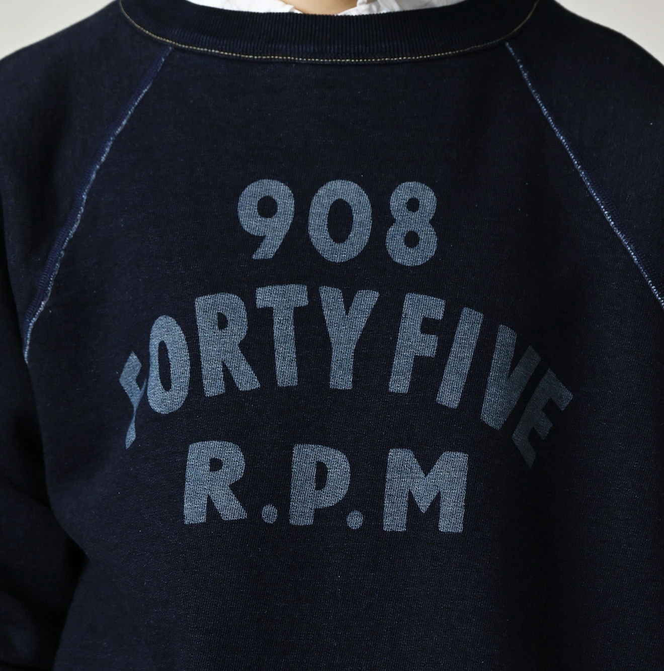 45R(フォーティファイブアール) |ロゴプリント裏毛の908スウェット（インディゴ）