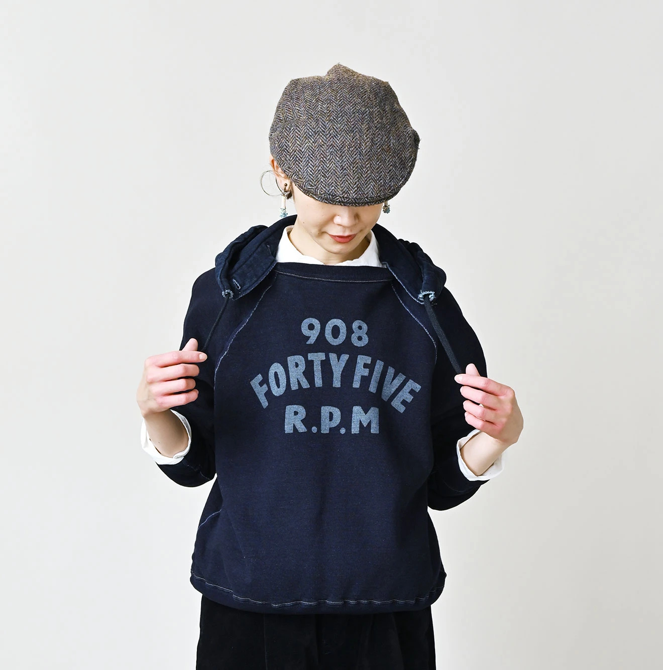 45R(フォーティファイブアール) |ロゴプリント裏毛の908スウェット（インディゴ）