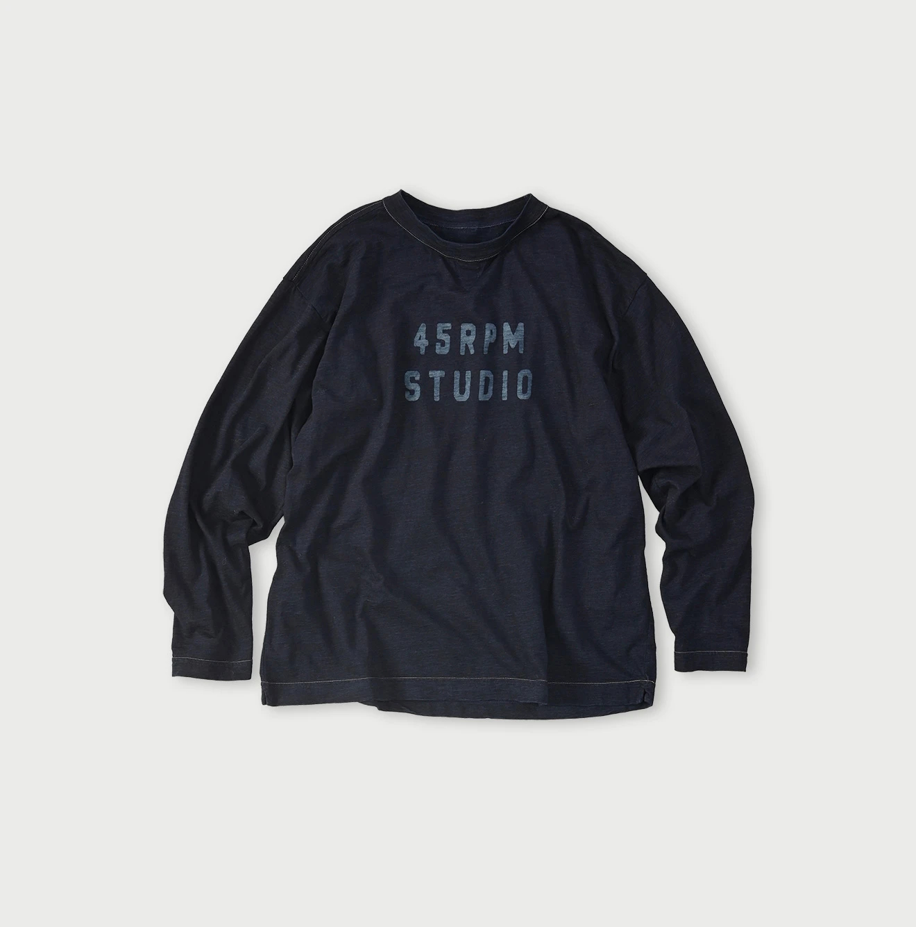 45R(フォーティファイブアール) |ロゴプリントの908長袖海比古Tシャツ（インディゴ）