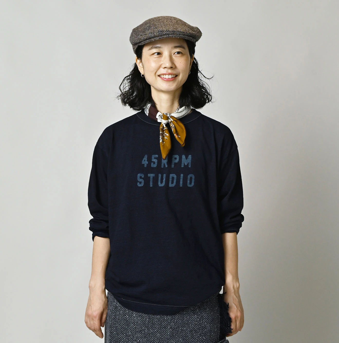 45R(フォーティファイブアール) |ロゴプリントの908長袖海比古Tシャツ（インディゴ）