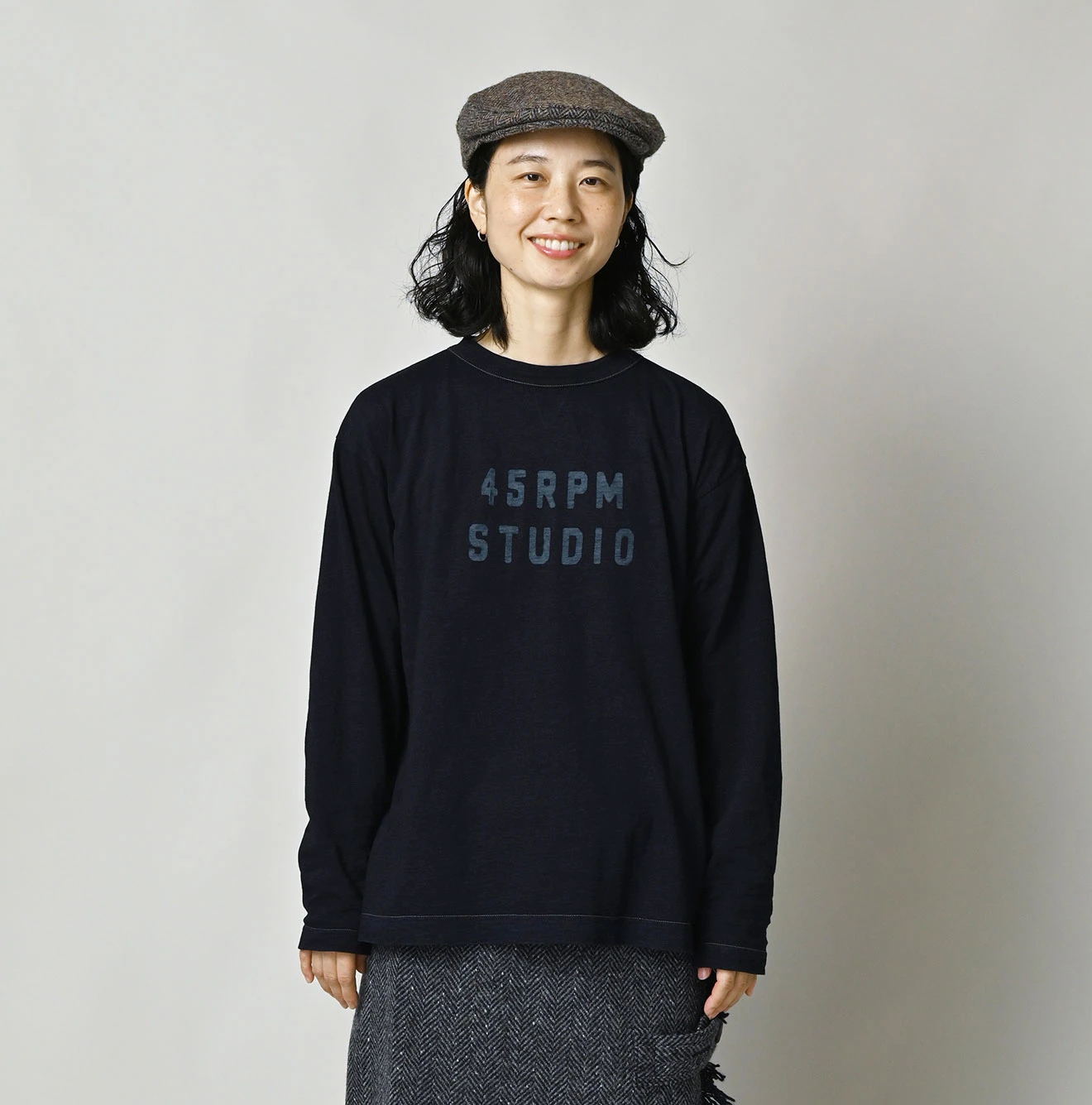 45R(フォーティファイブアール) |ロゴプリントの908長袖海比古Tシャツ（インディゴ）