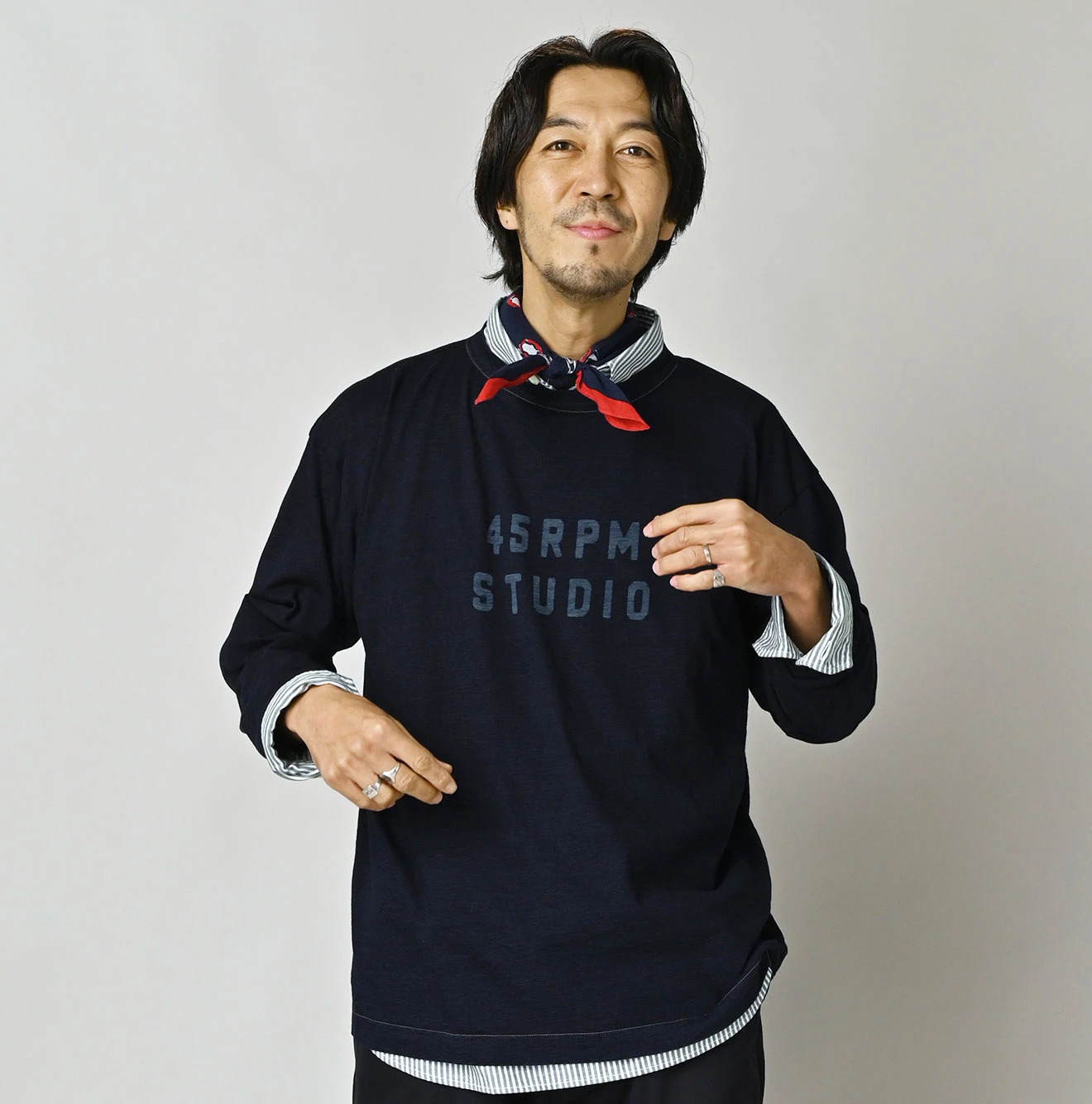 45R(フォーティファイブアール) |ロゴプリントの908長袖海比古Tシャツ（インディゴ）