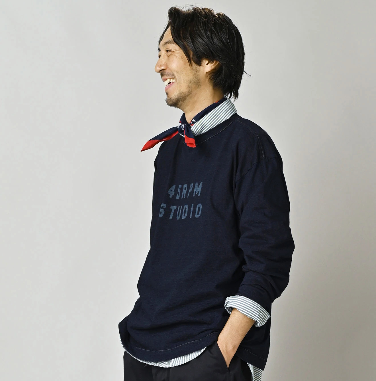 45R(フォーティファイブアール) |ロゴプリントの908長袖海比古Tシャツ（インディゴ）