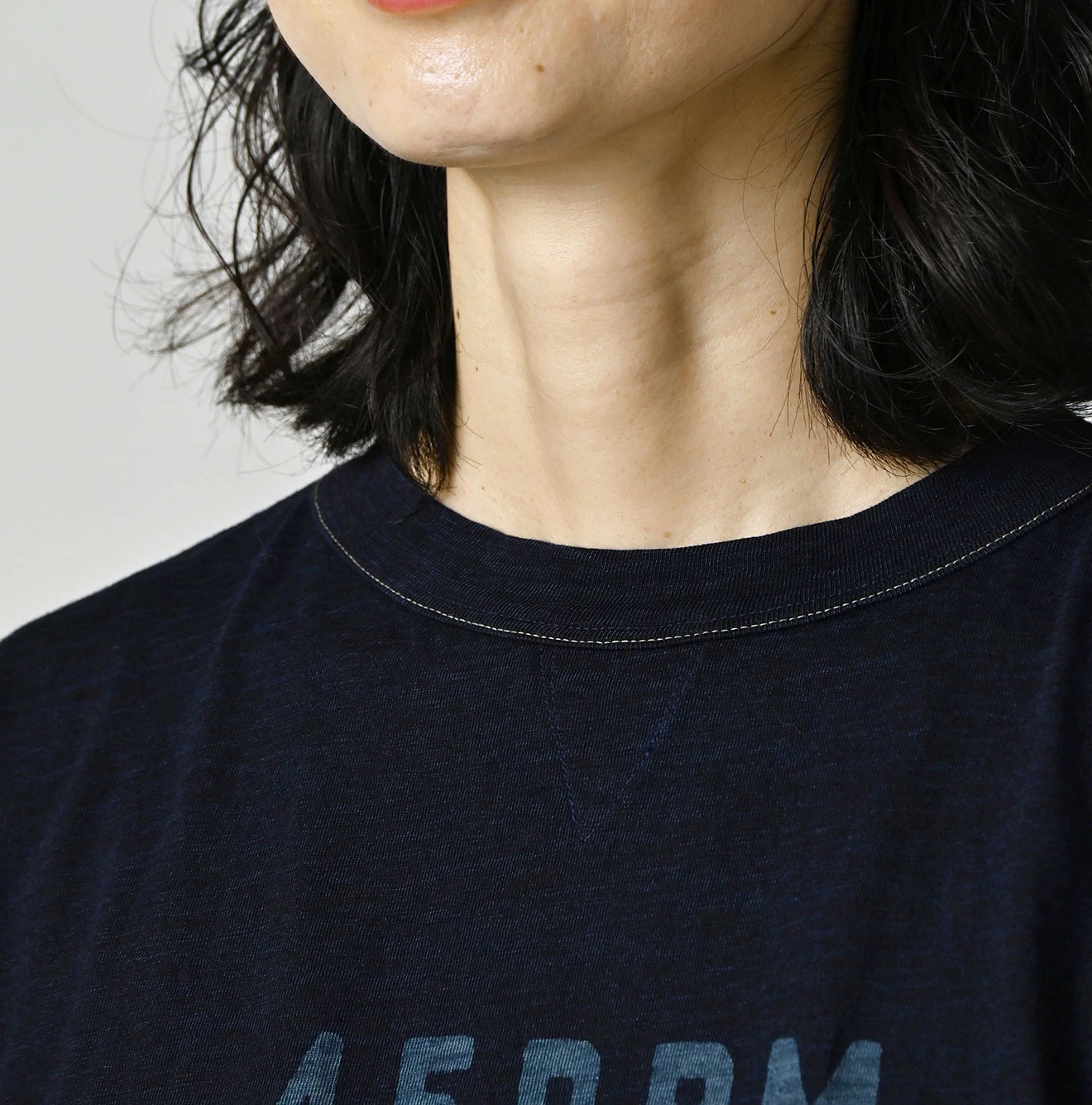 45R(フォーティファイブアール) |ロゴプリントの908長袖海比古Tシャツ（インディゴ）