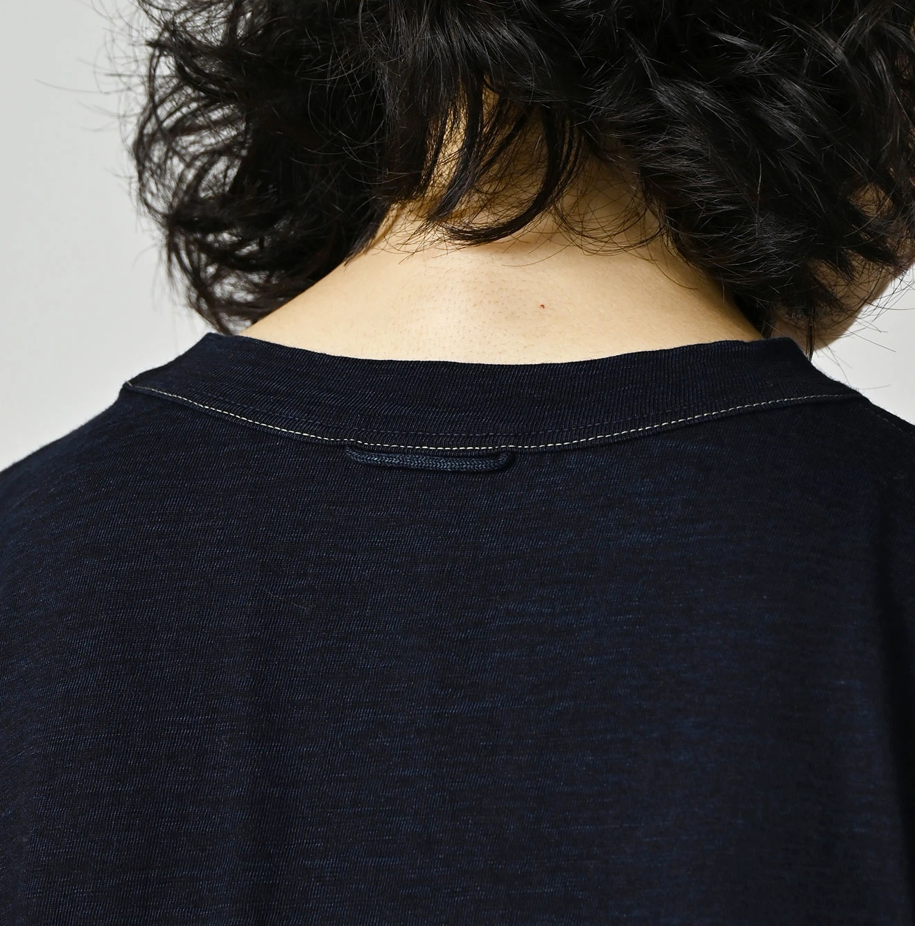 45R(フォーティファイブアール) |ロゴプリントの908長袖海比古Tシャツ（インディゴ）