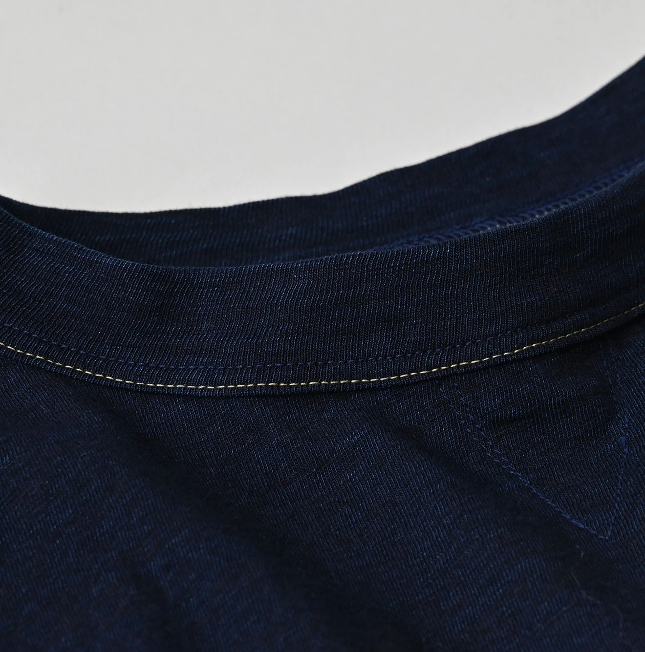 45R(フォーティファイブアール) |ロゴプリントの908長袖海比古Tシャツ（インディゴ）