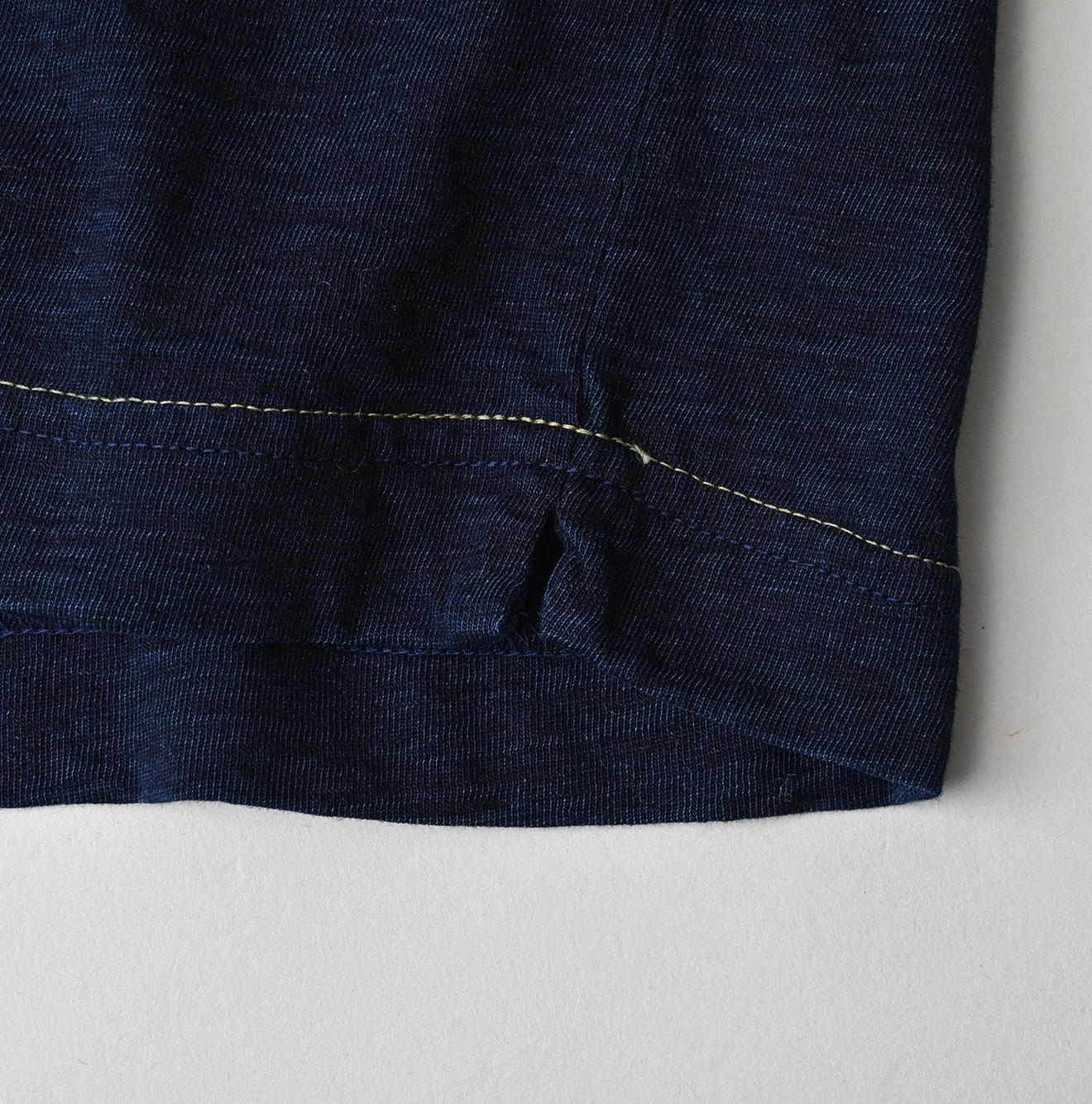 45R(フォーティファイブアール) |ロゴプリントの908長袖海比古Tシャツ（インディゴ）