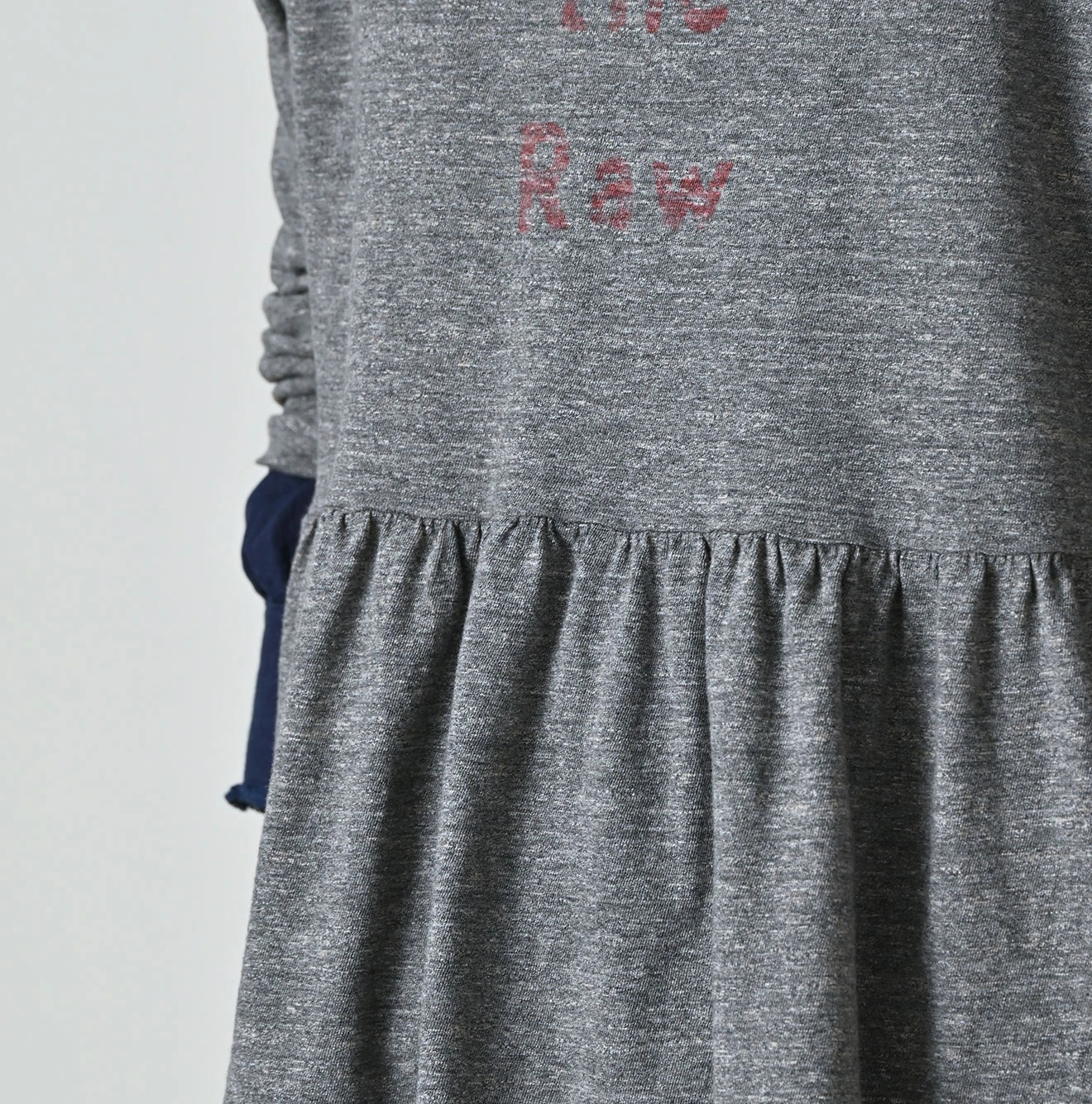 45R(フォーティファイブアール) |In the rawプリントのギャザーM比女Tシャツ（トップ）