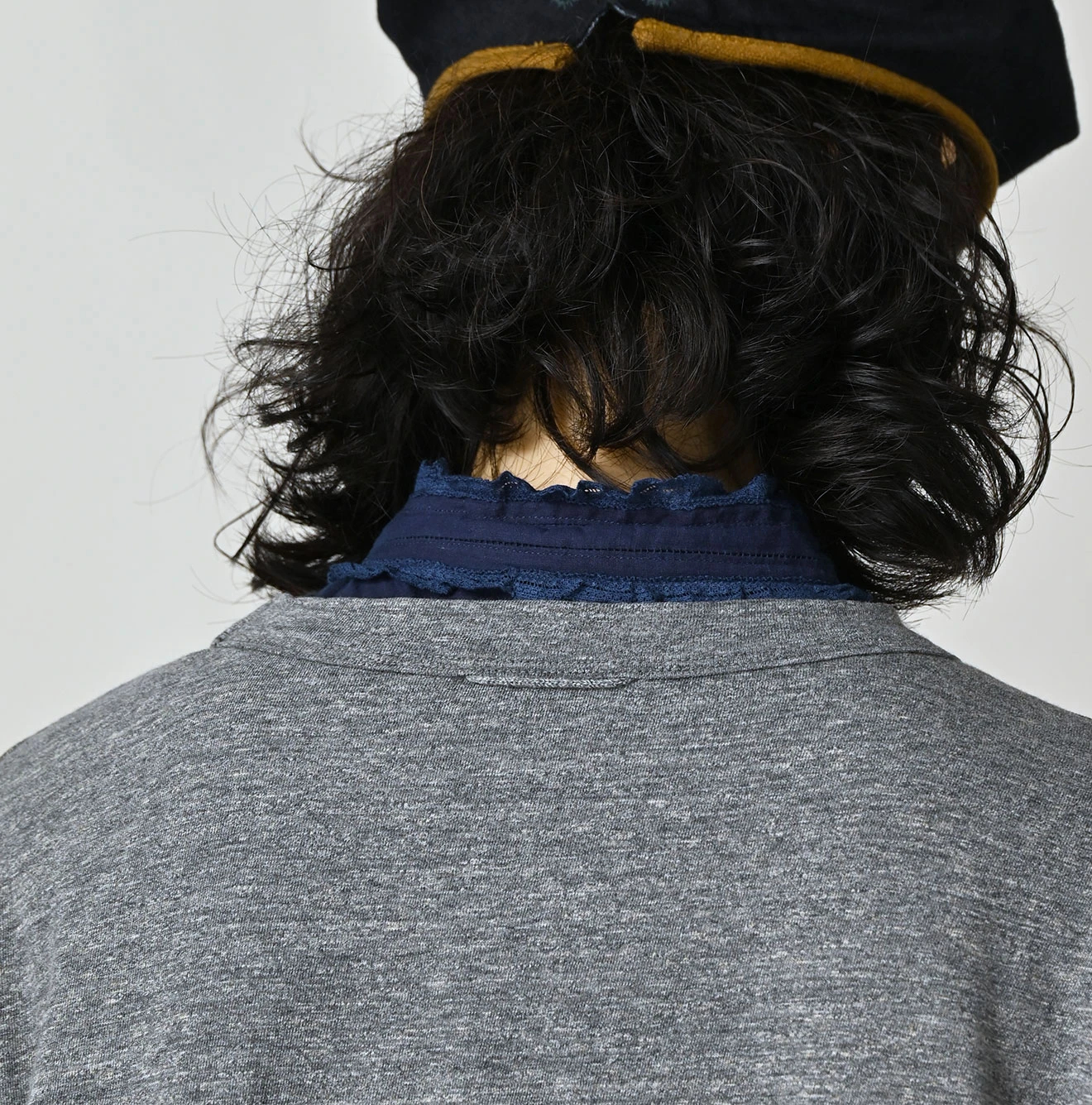 45R(フォーティファイブアール) |In the rawプリントのギャザーM比女Tシャツ（トップ）