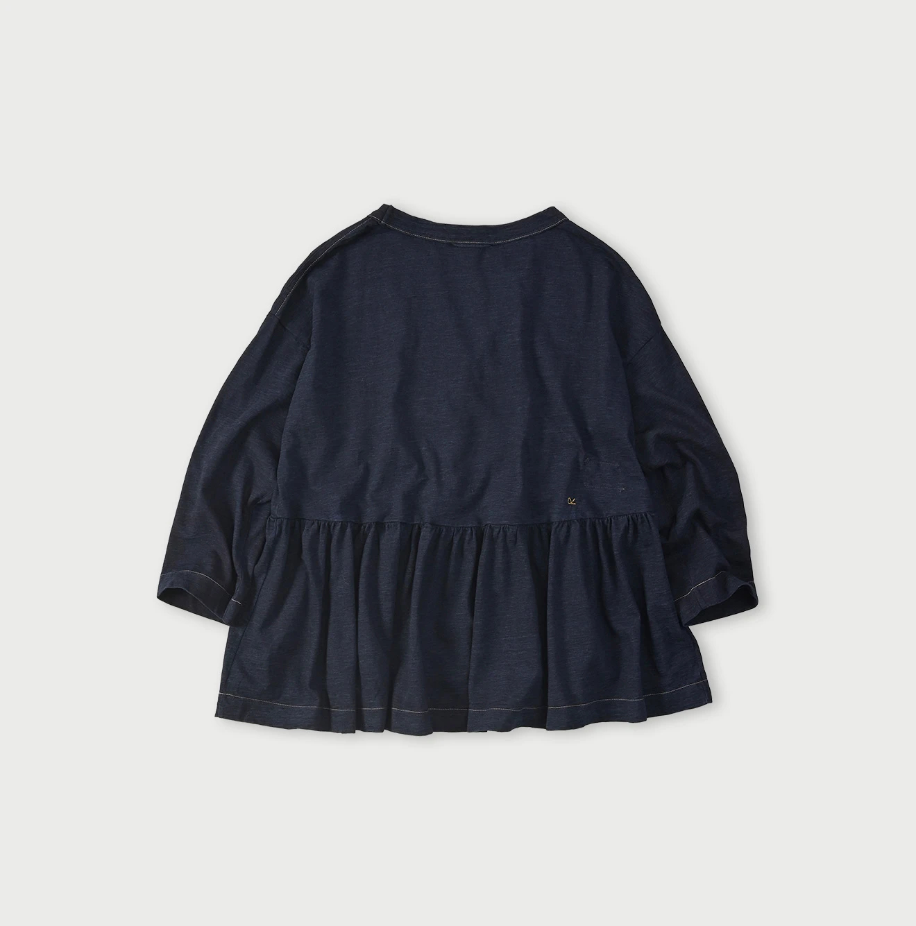 45R(フォーティファイブアール) |In the rawプリントのギャザーM比女Tシャツ（インディゴ）
