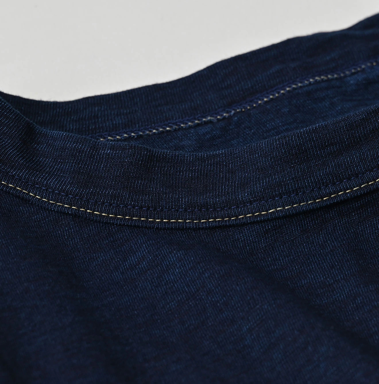 45R(フォーティファイブアール) |In the rawプリントのギャザーM比女Tシャツ（インディゴ）