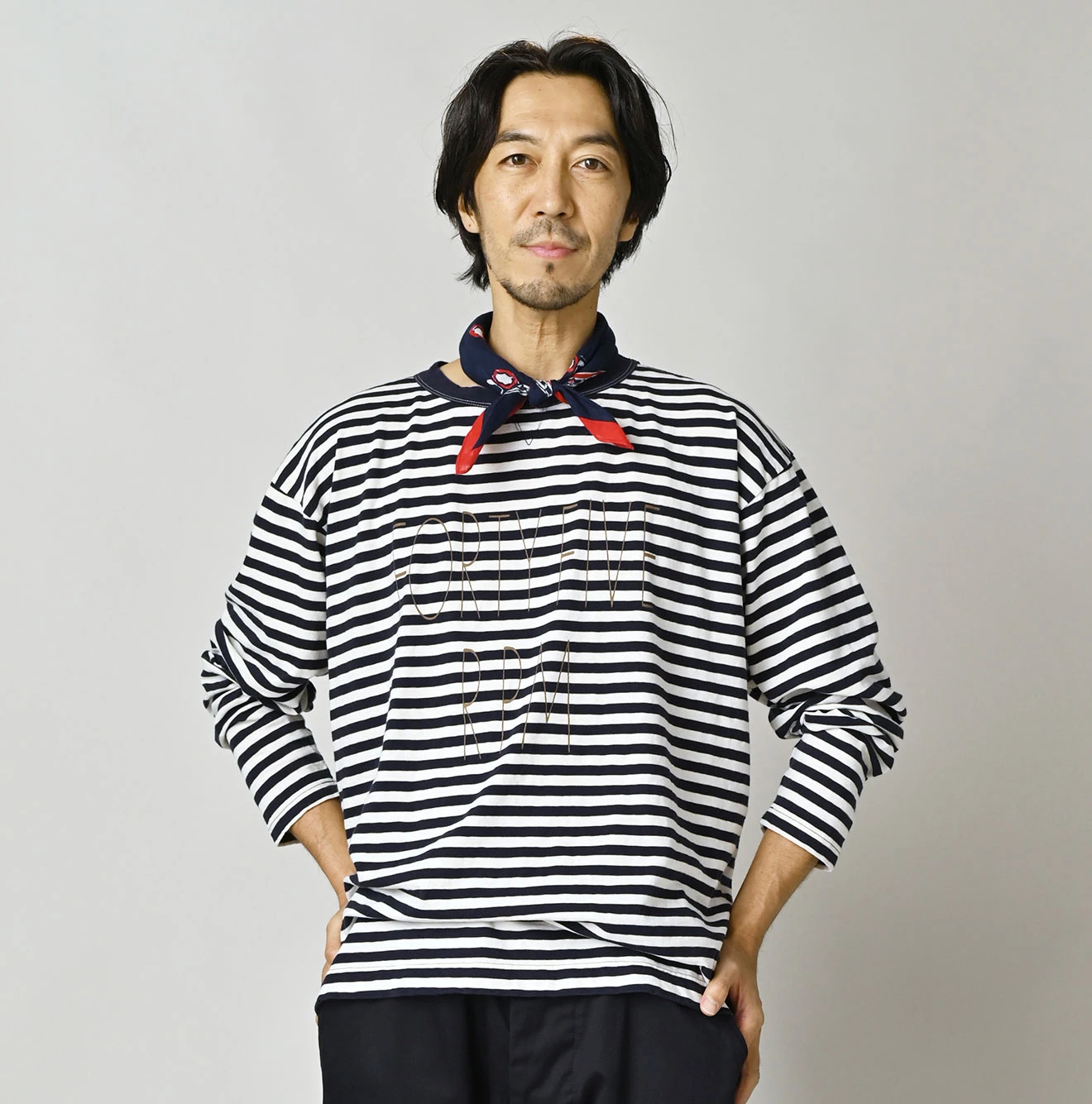 45R(フォーティファイブアール) |ボーダーロゴプリントの908長袖海比古Tシャツ