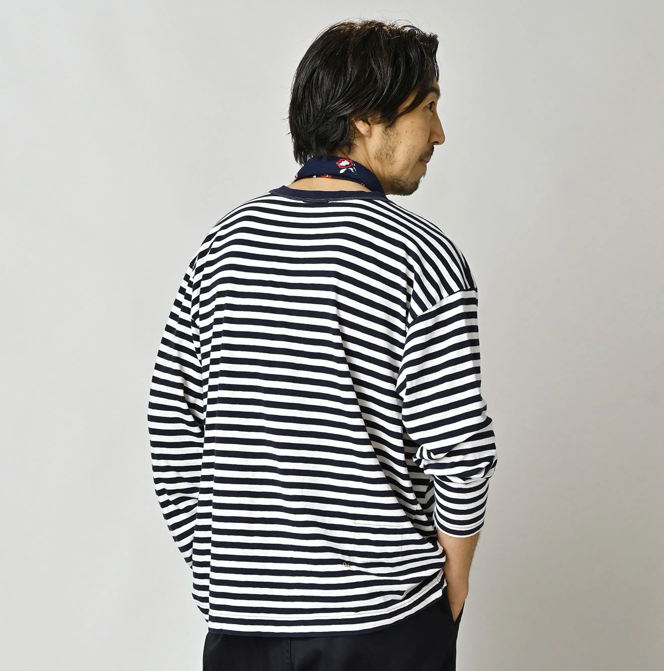 45R(フォーティファイブアール) |ボーダーロゴプリントの908長袖海比古Tシャツ