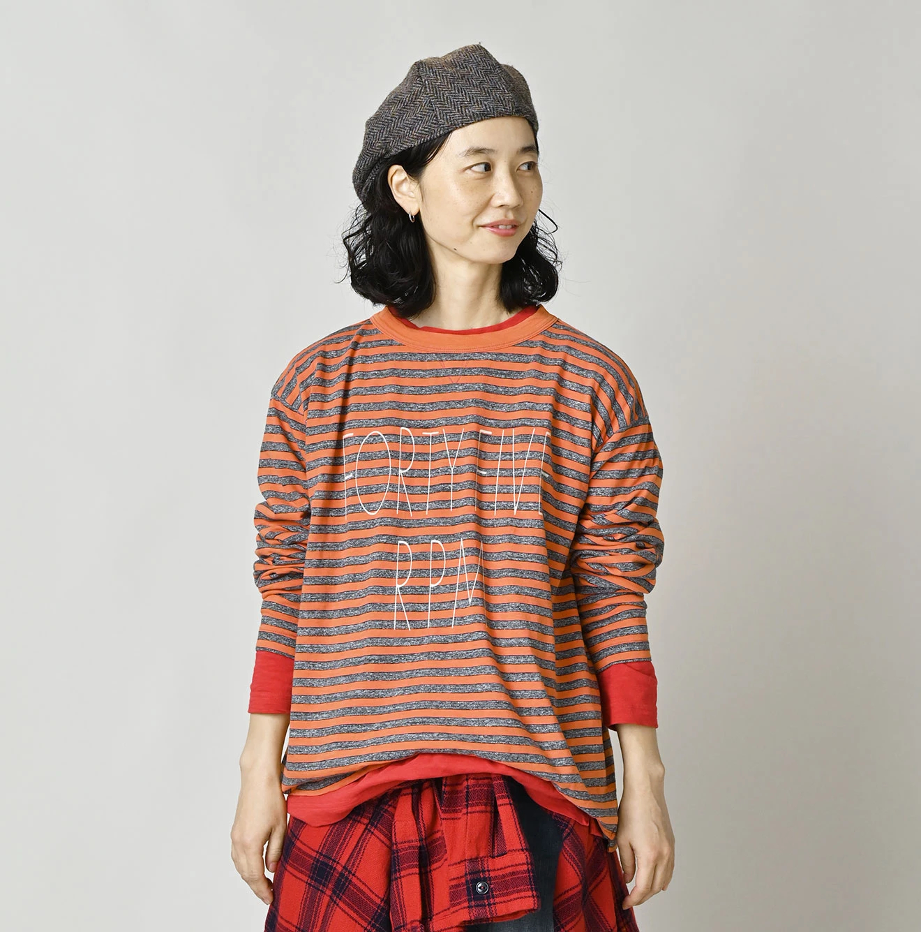 45R(フォーティファイブアール) |ボーダーロゴプリントの908長袖海比古Tシャツ（トップ）