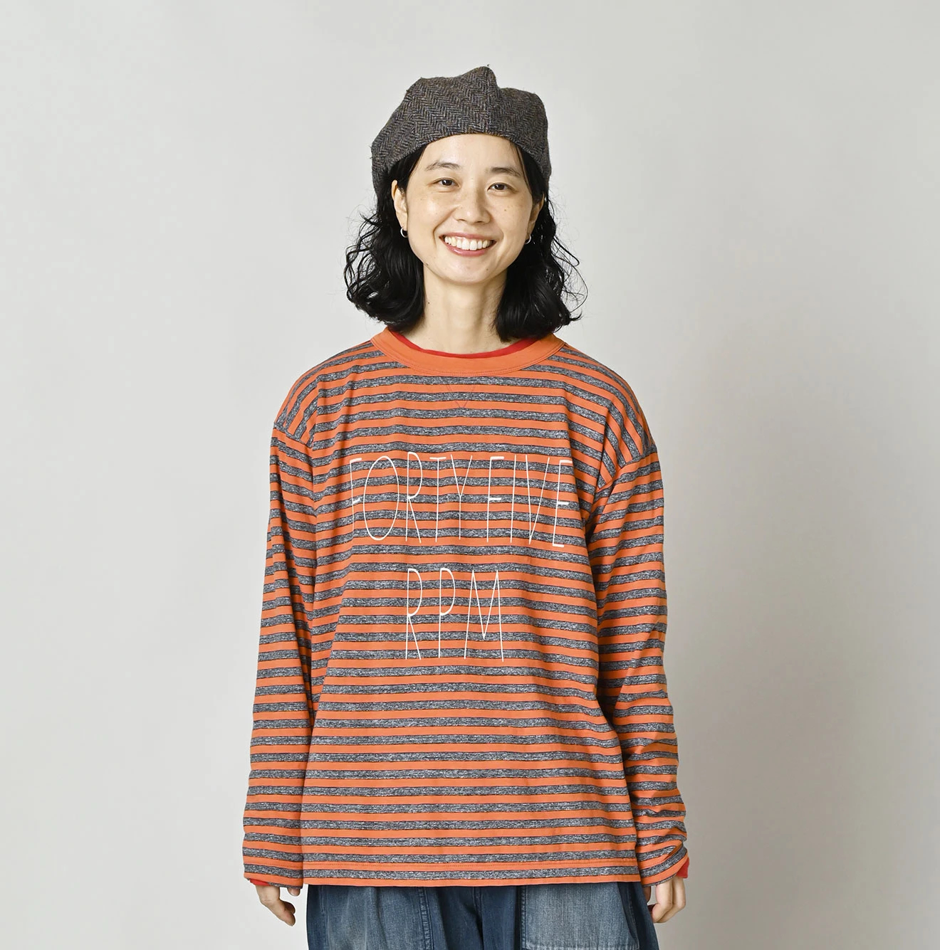 45R(フォーティファイブアール) |ボーダーロゴプリントの908長袖海比古Tシャツ（トップ）