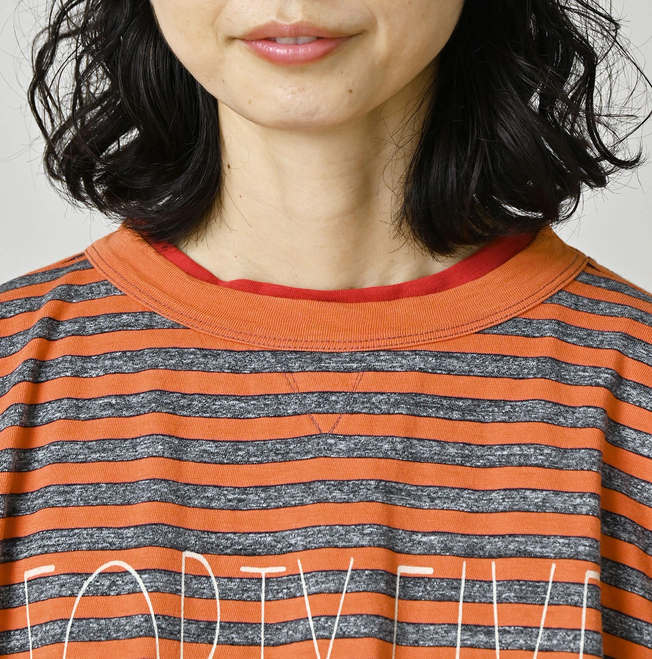 45R(フォーティファイブアール) |ボーダーロゴプリントの908長袖海比古Tシャツ（トップ）