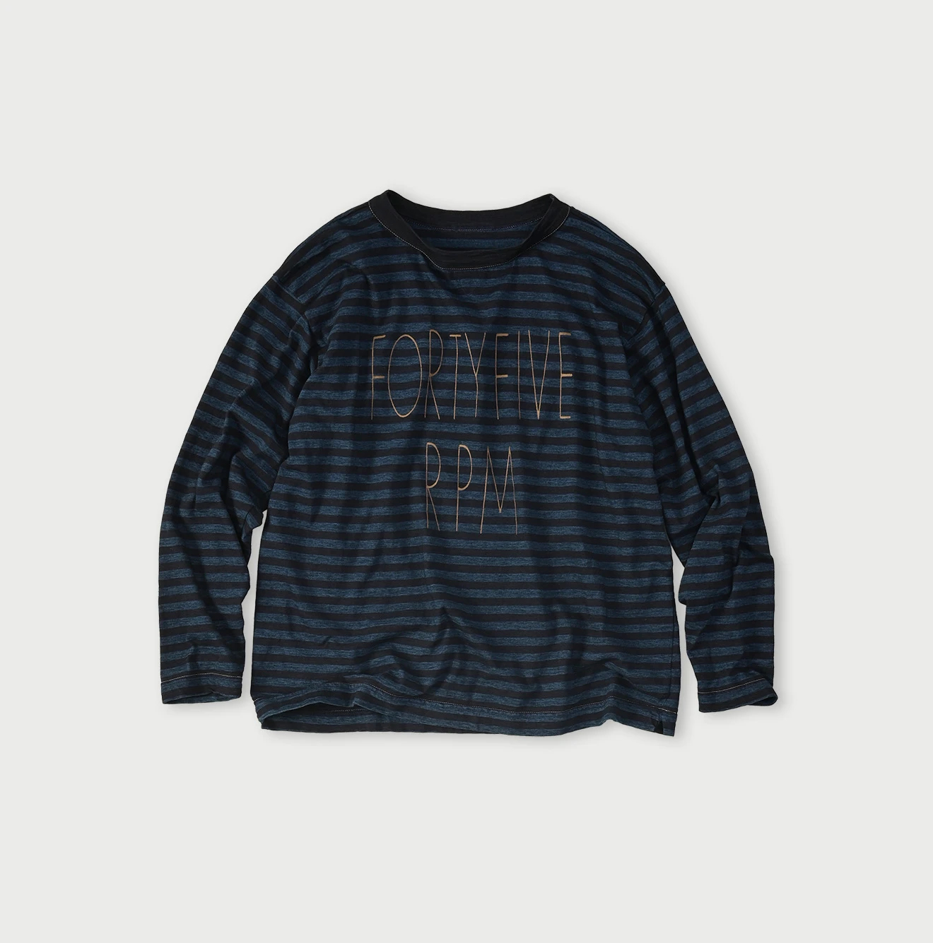 45R(フォーティファイブアール) |ボーダーロゴプリントの908長袖海比古Tシャツ（インディゴ）