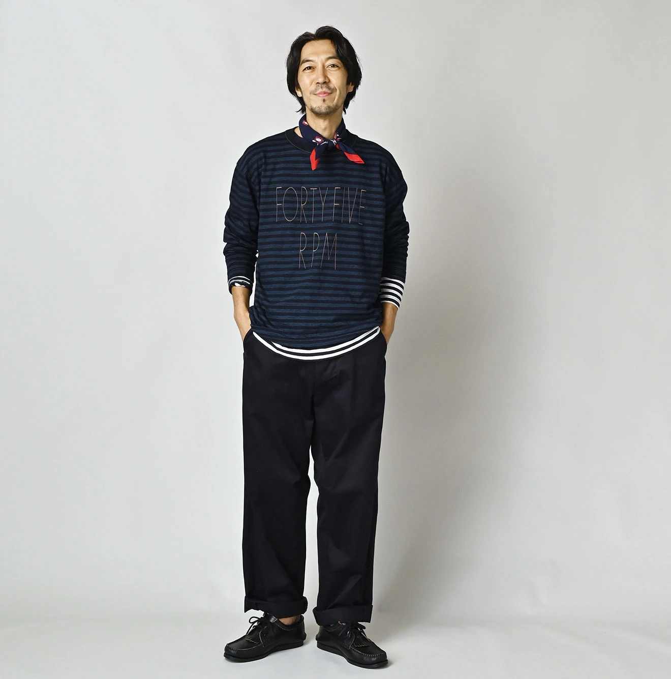 45R(フォーティファイブアール) |ボーダーロゴプリントの908長袖海比古Tシャツ（インディゴ）