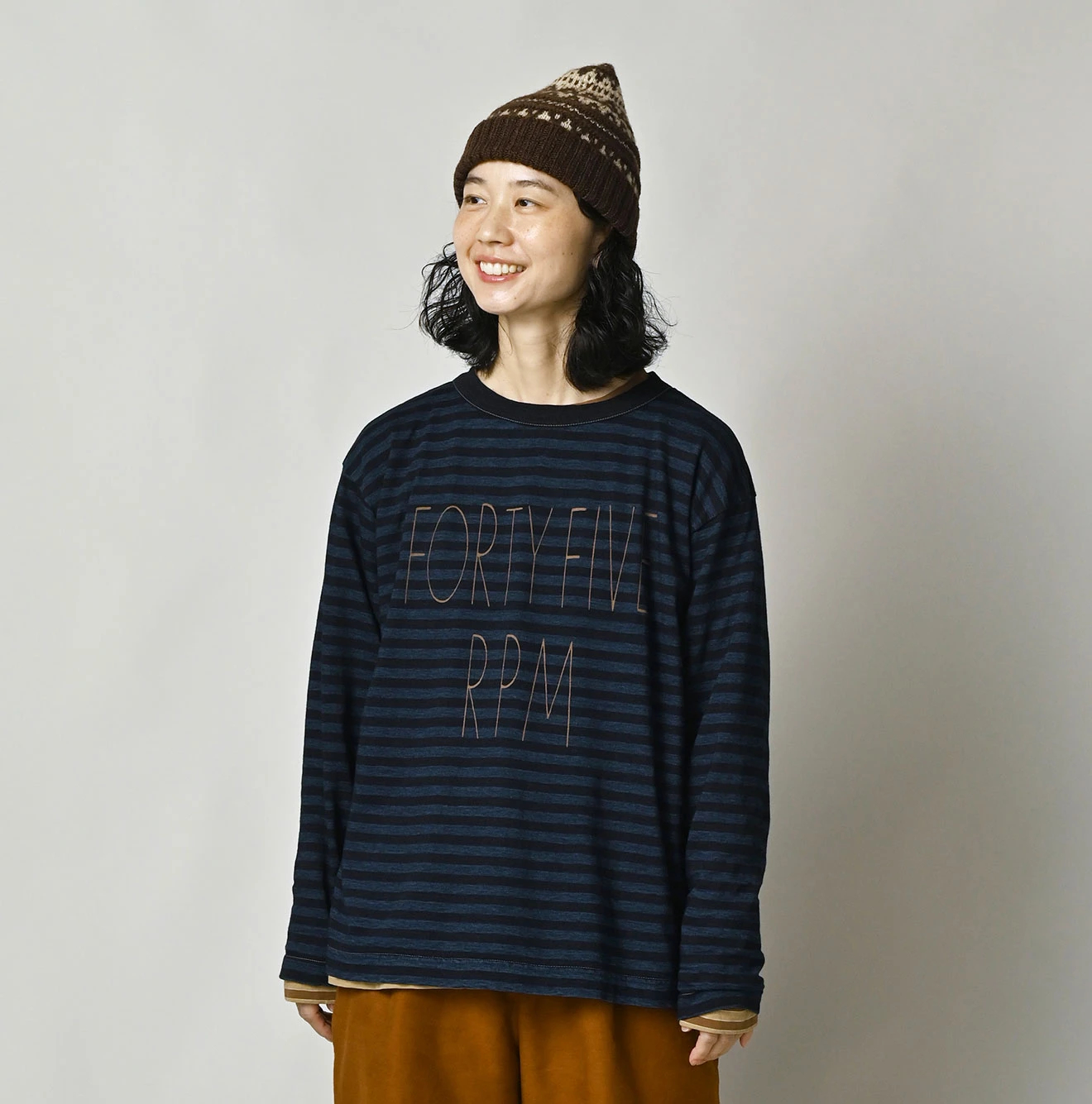 45R(フォーティファイブアール) |ボーダーロゴプリントの908長袖海比古Tシャツ（インディゴ）