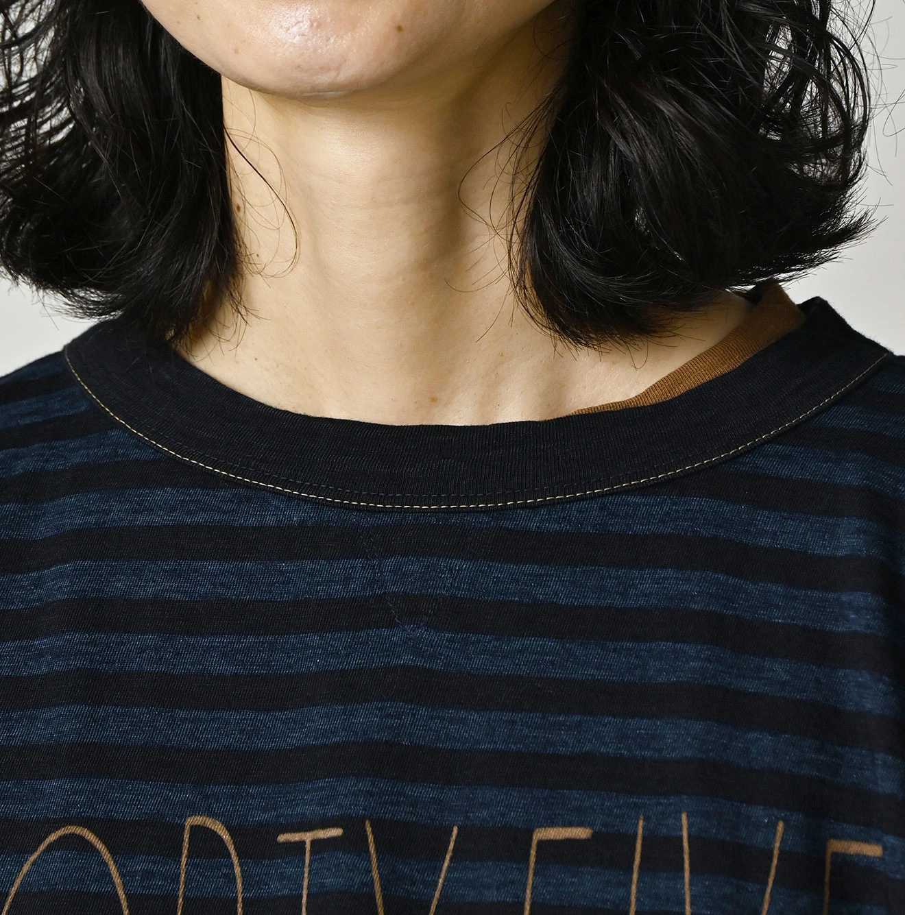 45R(フォーティファイブアール) |ボーダーロゴプリントの908長袖海比古Tシャツ（インディゴ）