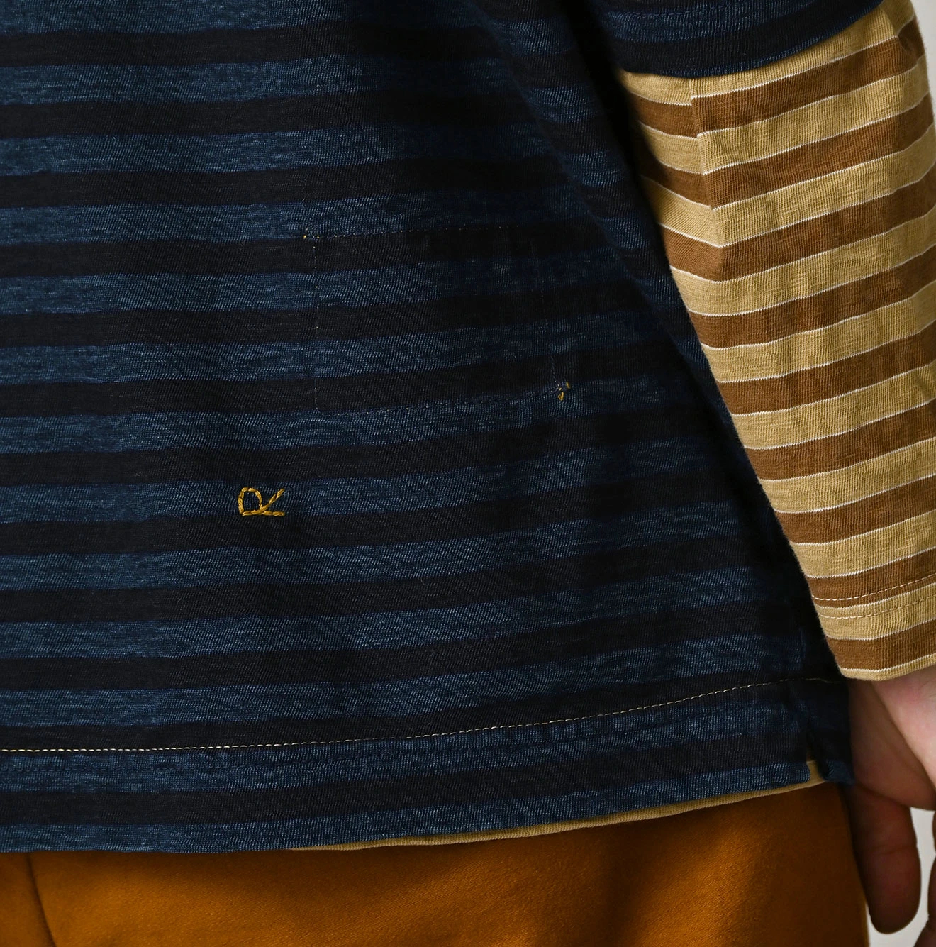 45R(フォーティファイブアール) |ボーダーロゴプリントの908長袖海比古Tシャツ（インディゴ）
